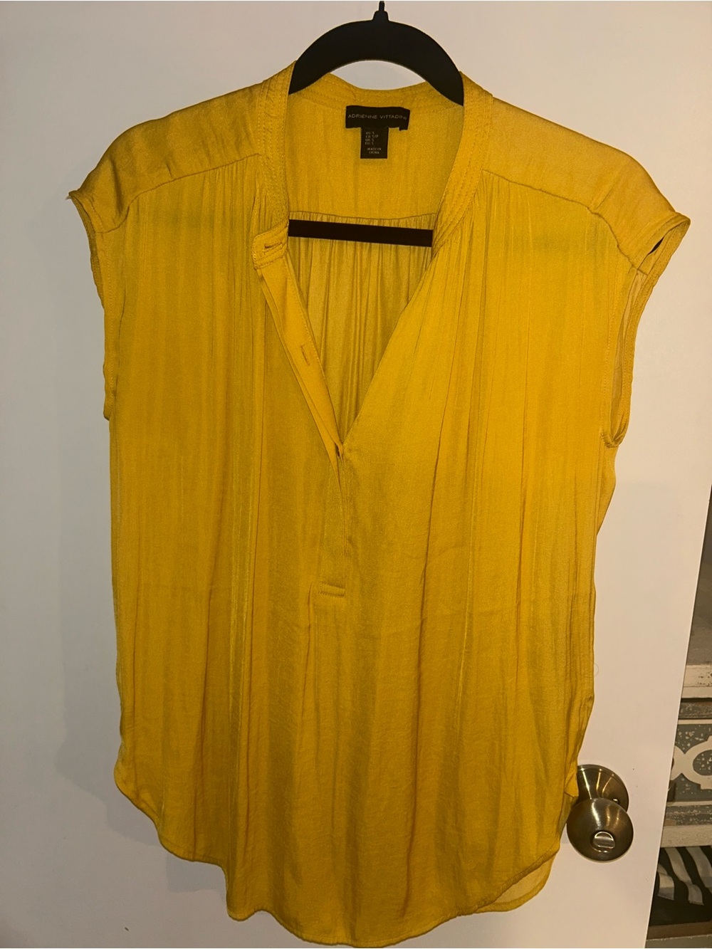 Adrienne Vittadini Mustard Yellow Split V Cap Sleeve Blouse - Picture 2 of 6